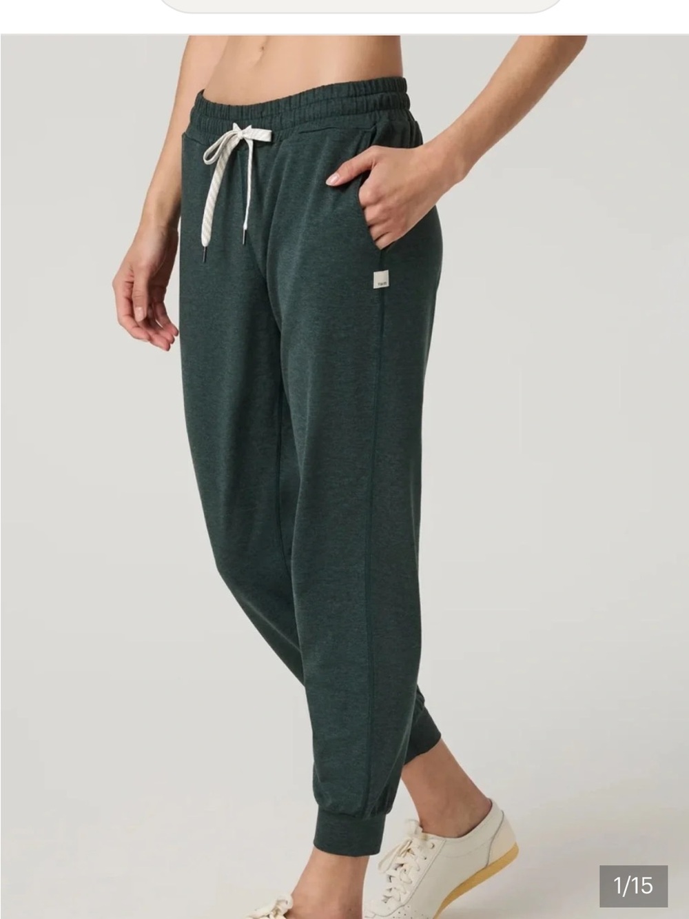 Vuori Performance Jogger in green
